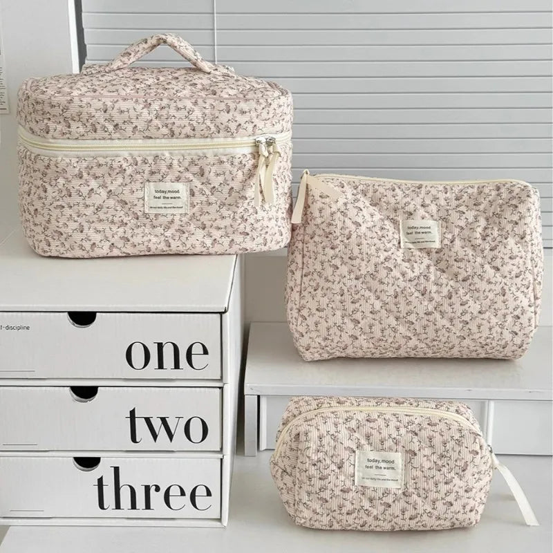 Retro Women's Floral Print Cosmetic Bag Handbag Travel Organizer Cosmetic Storage Bag Large Capacity Quilted Bag Three-piece Set