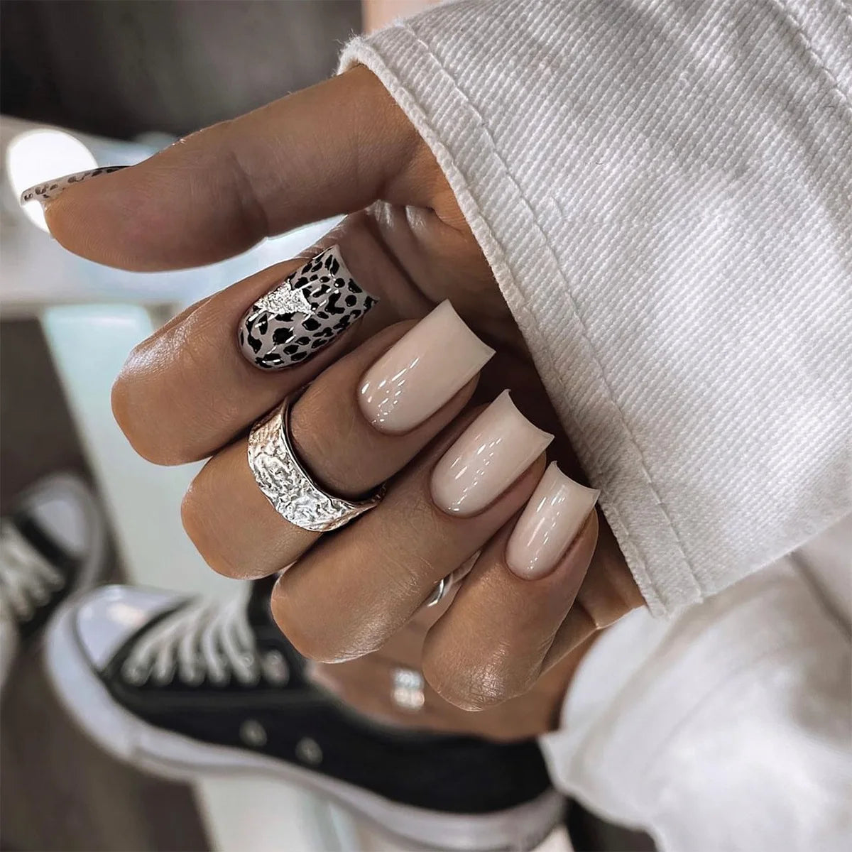 Black Leopard Print Light Yellow French Red Flowers Fake Nails Fashion Detachable Finished False Nails Press on Nails with Glue