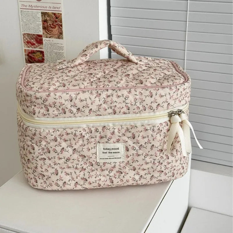 Retro Women's Floral Print Cosmetic Bag Handbag Travel Organizer Cosmetic Storage Bag Large Capacity Quilted Bag Three-piece Set