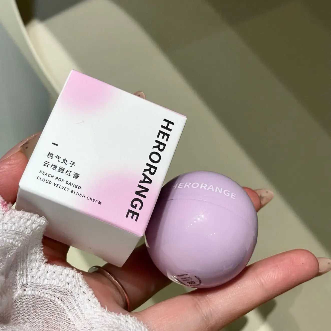 Herorange Peach Ball Cloud Velvet Blush Cream, Fine Powder Texture, Natural Three-Dimensional Effect, Brightening and Color-Enhancing, Dewy Blush, Long-Lasting Makeup, Suitable for Autumn and Winter