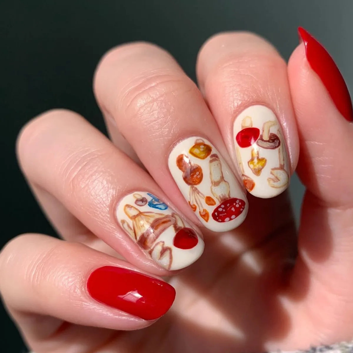 24pcs Glossy Almond False Nails Dark Green Forest Mushroom Pattern Press On Nails Gold Sequins French Style Wearable Fake Nail