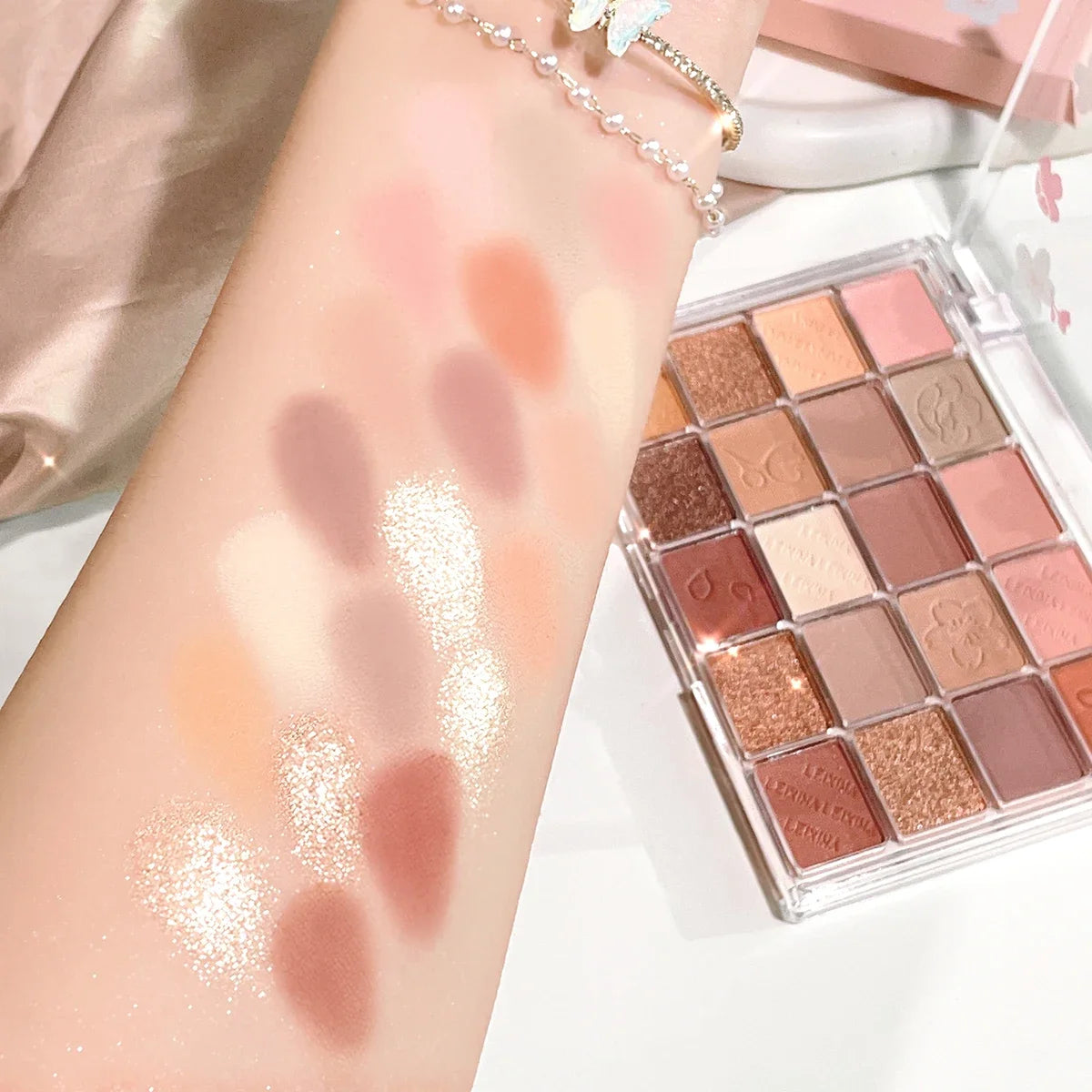 20-Color Eyeshadow Palette - Shimmer & Matte Pigmented