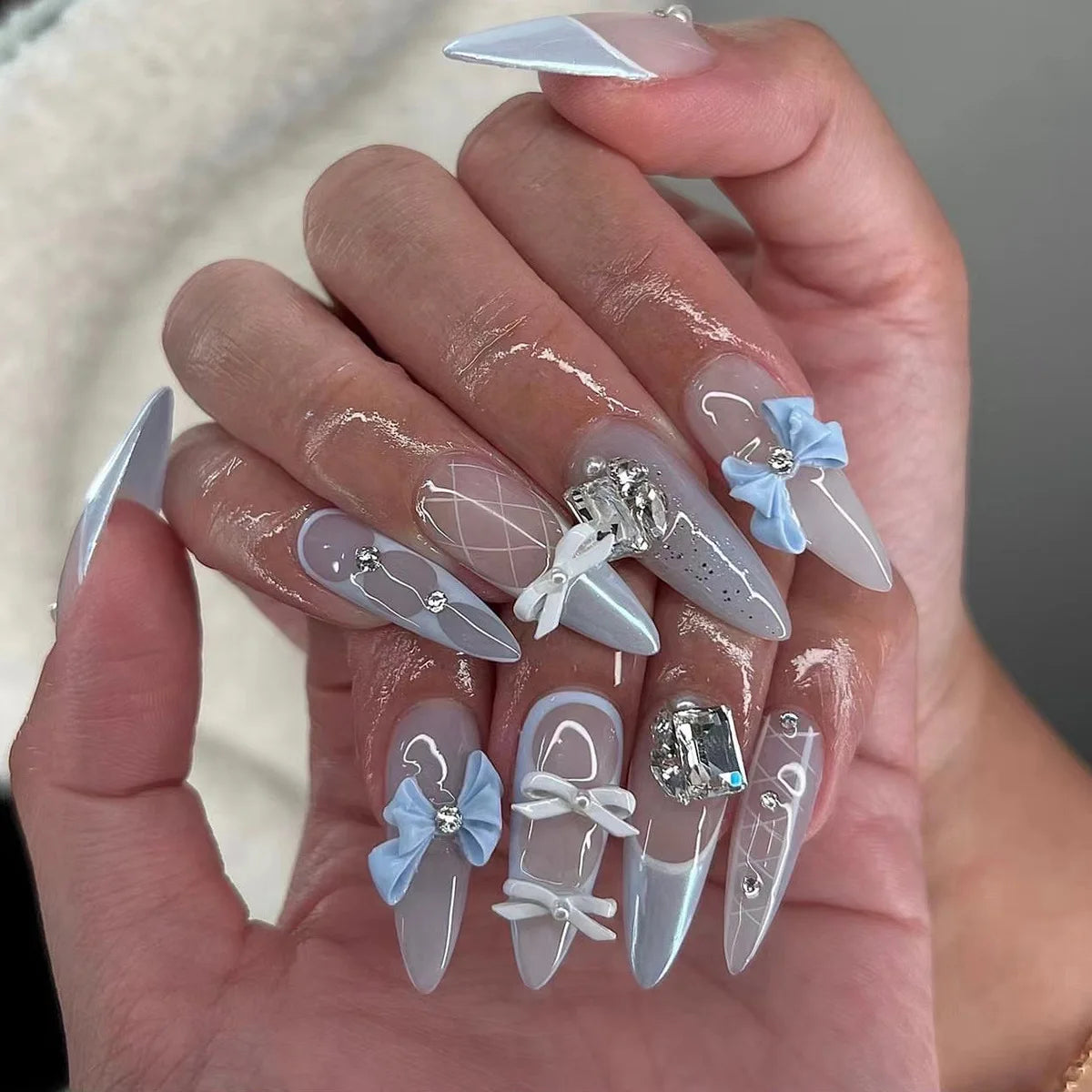 24Pcs 3D Strawberry Rabbit Flower Fake Nails Press on Mid-length Almond Wearable False Nails Green Gradient Pearl Manicure Tips