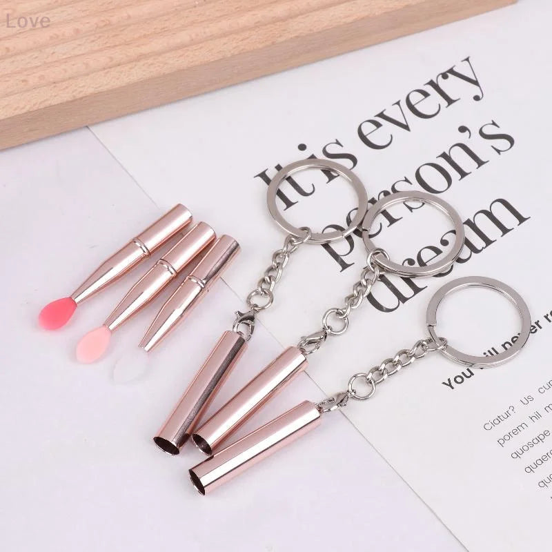 [L&P]1pcs Multifunctional Silicone Lip Brush Portable With Cover Keychain Dustproof Lipstick Lipstick Brush Eye Shadow