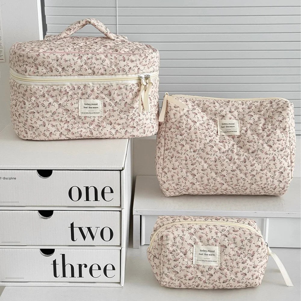 Retro Women's Floral Print Cosmetic Bag Handbag Travel Organizer Cosmetic Storage Bag Large Capacity Quilted Bag Three-piece Set
