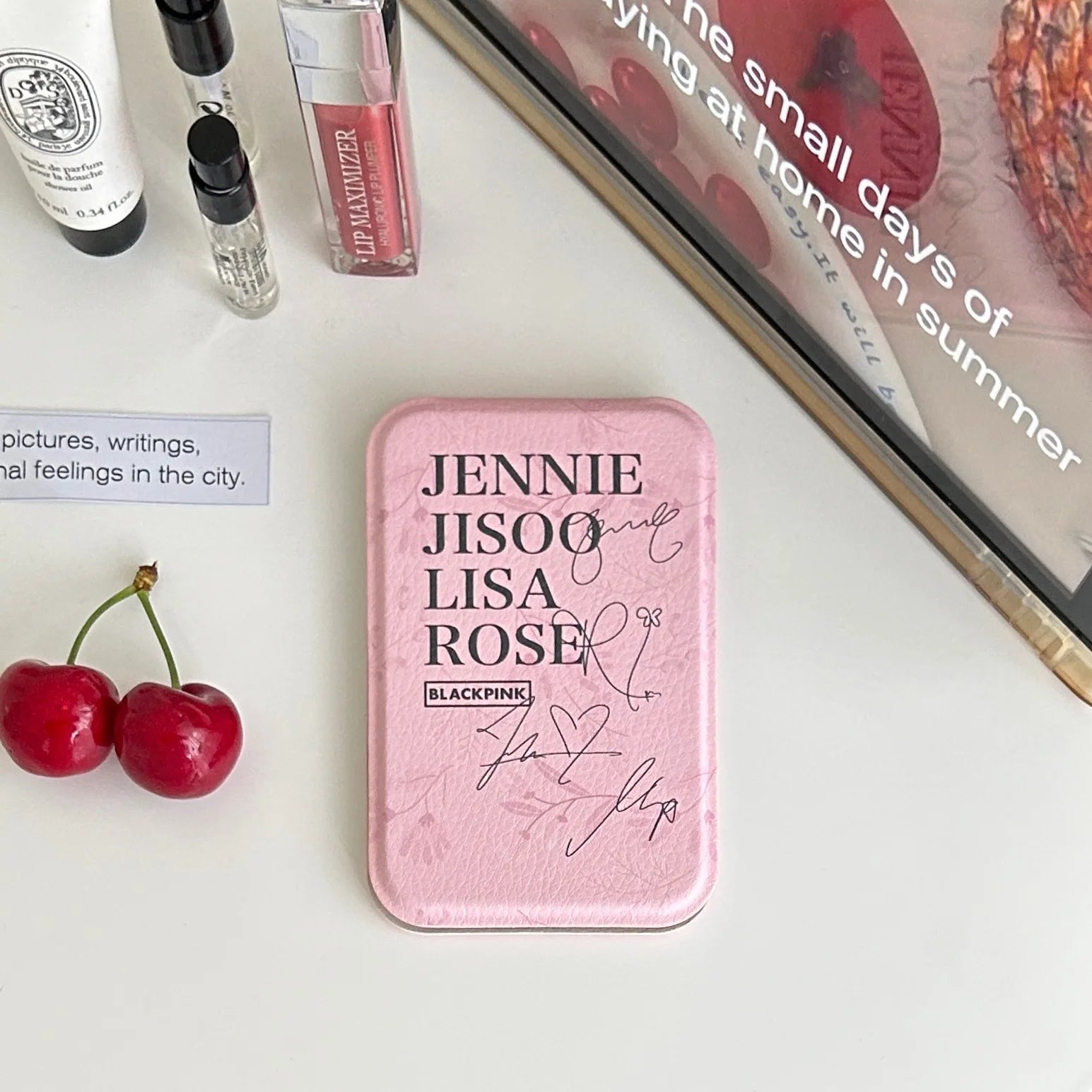 Folding makeup mirror, mini portable mirror, cute handheld makeup mirror, portable desktop dressing mirror, a gift for girls