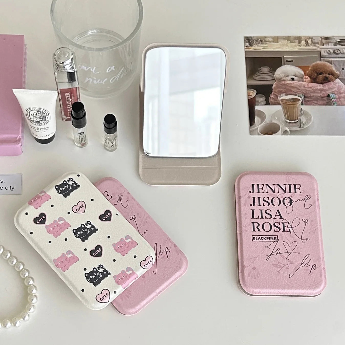 Folding makeup mirror, mini portable mirror, cute handheld makeup mirror, portable desktop dressing mirror, a gift for girls