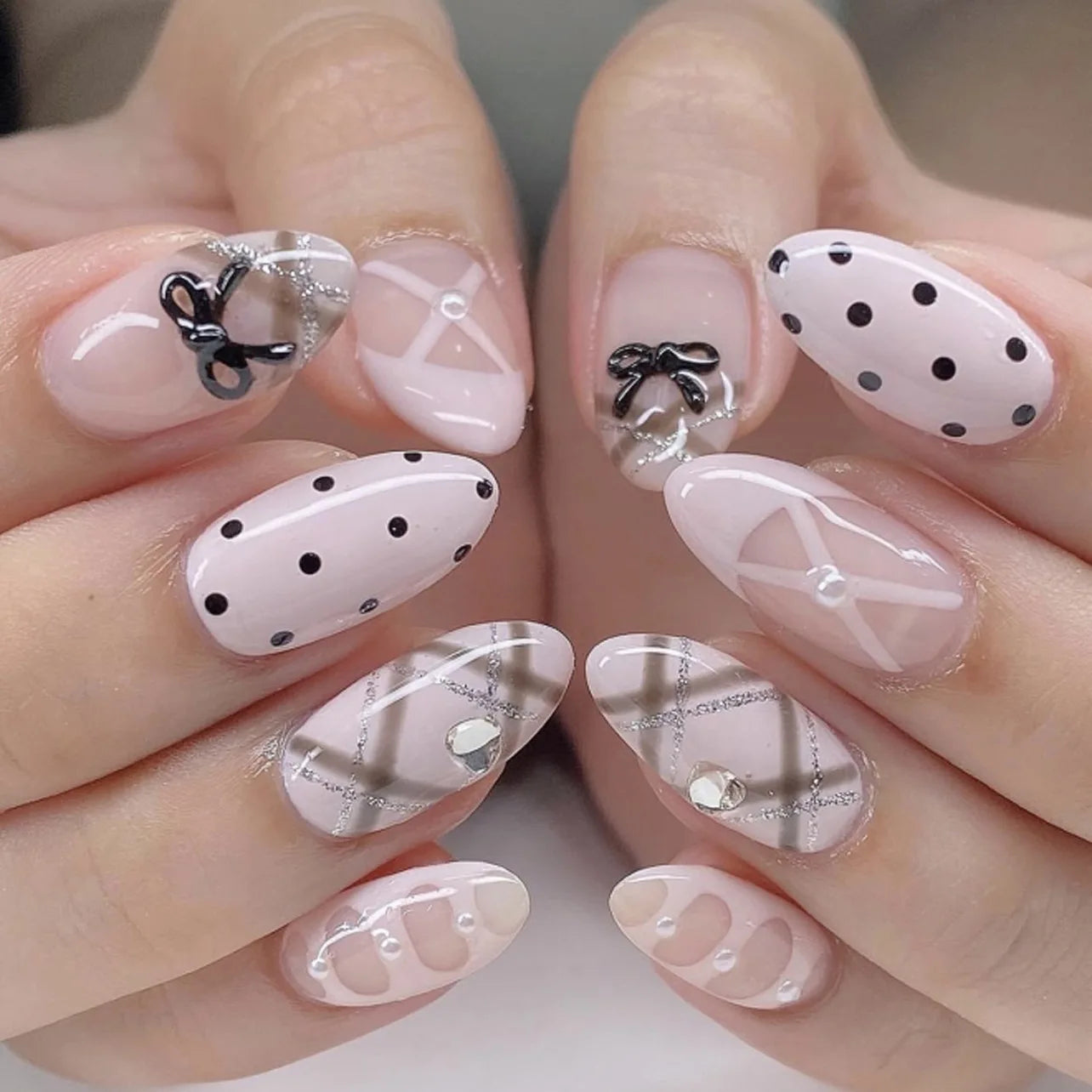 24pcs Sweet False Nail Patches Detachable Fake Nail Tips With Bowknots Love Heart Pearl Design Pink Almond Korean Press On Nail
