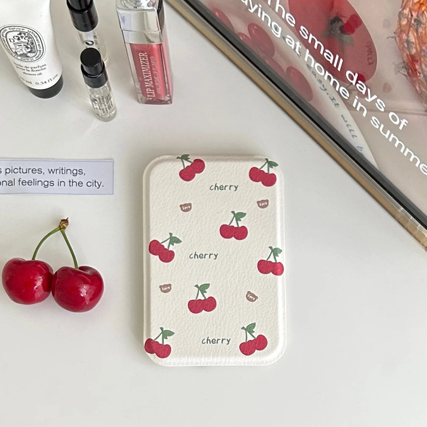 Folding makeup mirror, mini portable mirror, cute handheld makeup mirror, portable desktop dressing mirror, a gift for girls