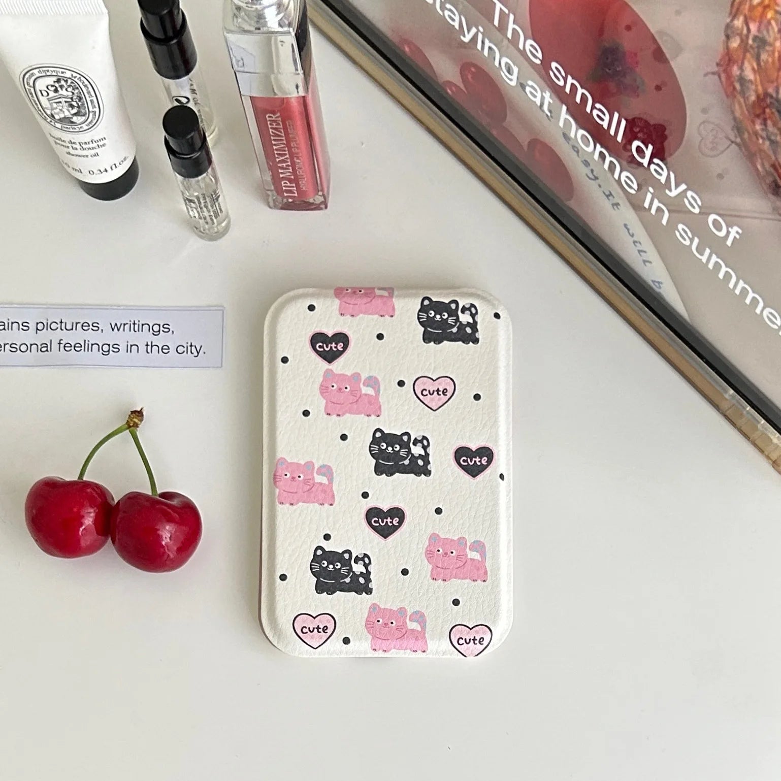 Folding makeup mirror, mini portable mirror, cute handheld makeup mirror, portable desktop dressing mirror, a gift for girls