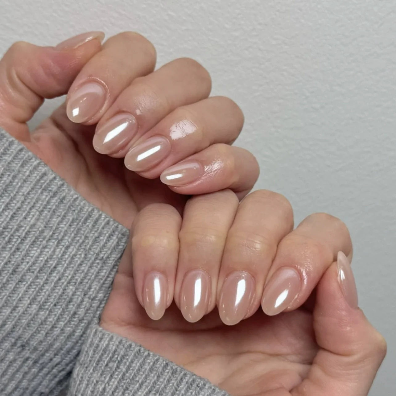 24Pcs Short Oval Head Blush Pink Press on Nails with Simple Designs Almond Nails Wearable Acrylic Full Cover Nail Tips with Glue